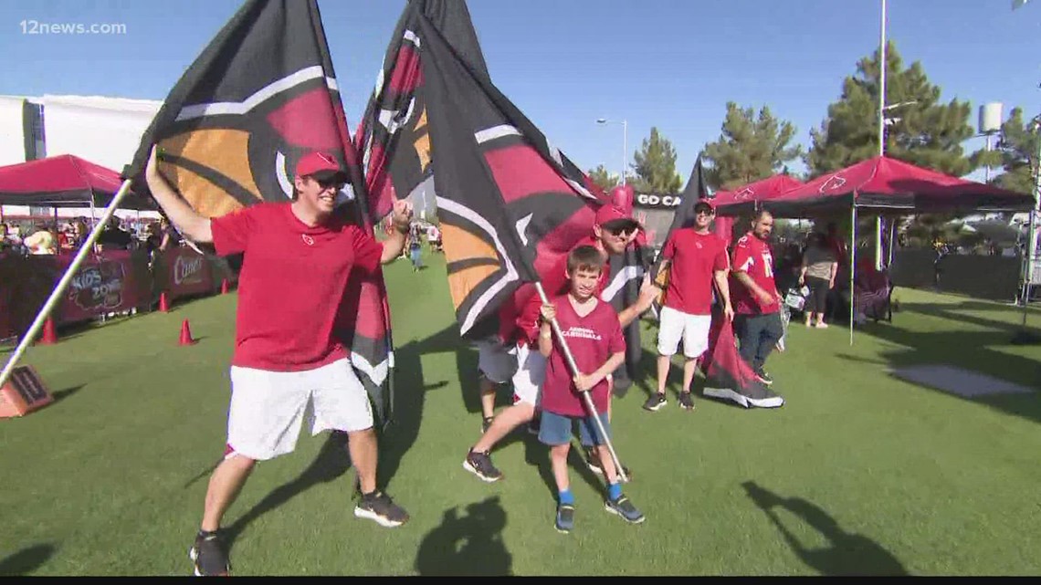 Hundreds show up to Cardinals draft party at State Farm Stadium