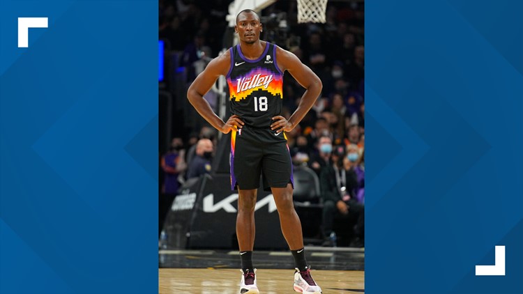 Phoenix Suns officially sign center Bismack Biyombo