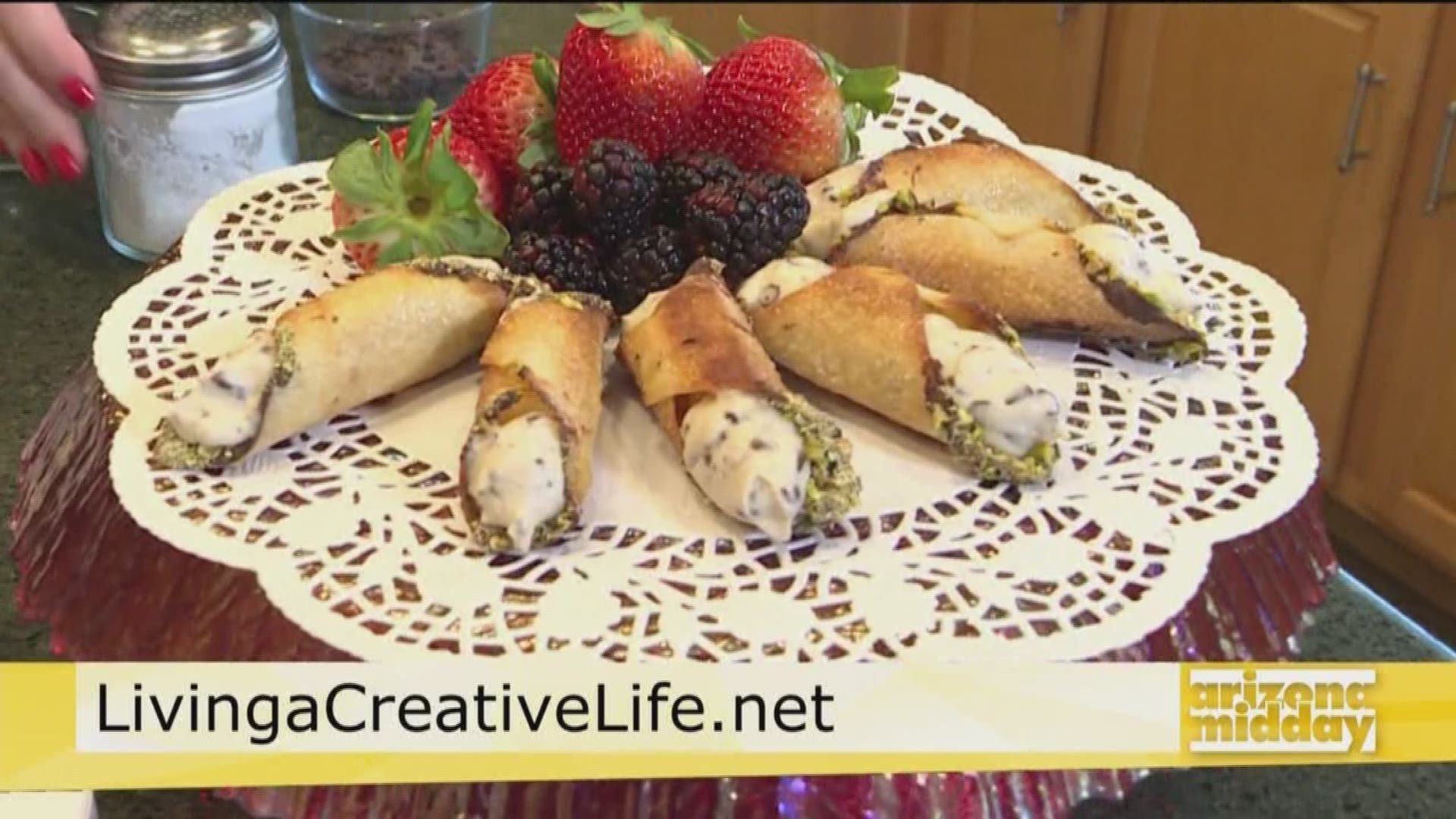 Suzanne Clark with Livingacreativelife.net shows us an easy way to make delicious mini cannolis.
