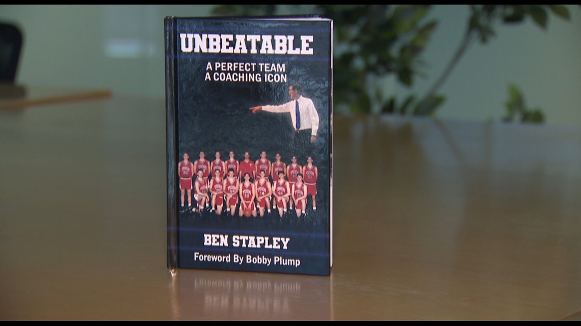 Pelatih Arizona dan tim tak terkalahkan diabadikan dalam buku baru