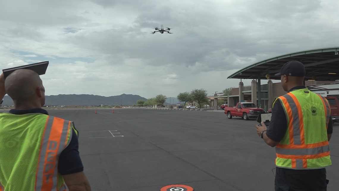 Petugas pemadam kebakaran Arizona belajar cara menggunakan drone