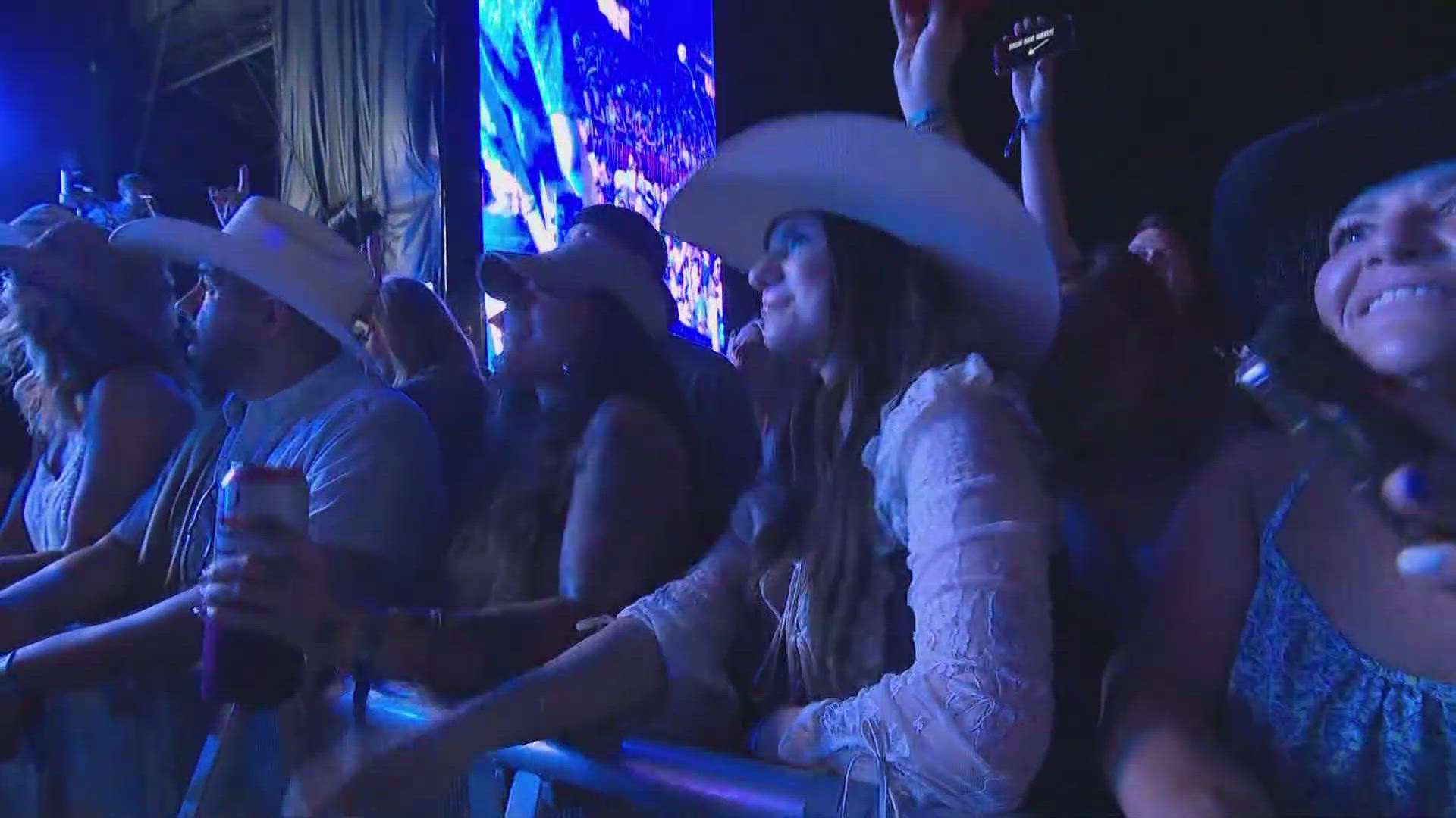 Fans are flocking to Florence this weekend for music, fun and more at Country Thunder Arizona.