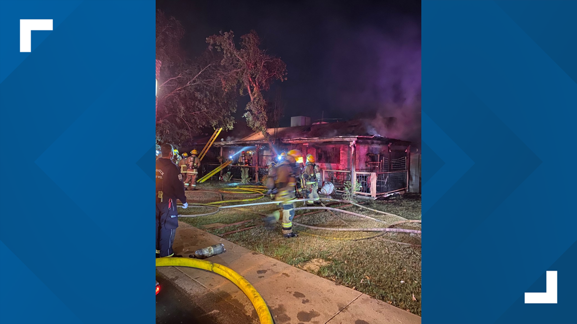 Fire breaks out at Phoenix home, spreads to neighboring house