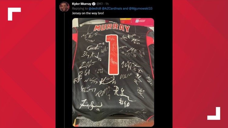 Kyler Murray reemplaza el jersey autografiado perdido de un joven aficionado