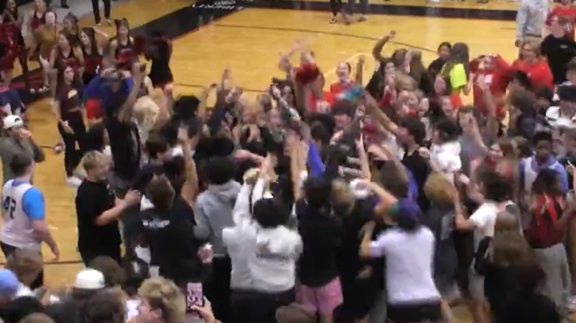 Liberty High School junior makes half court shot, crowd goes wild - Vimarsana News