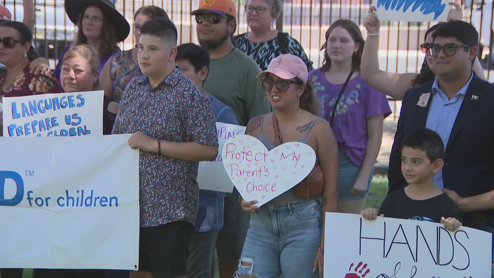 Parents, teachers and advocates of dual language learning in Arizona schools have been pushing back against Superintendent of Education, Tom Horne's recent proposal.