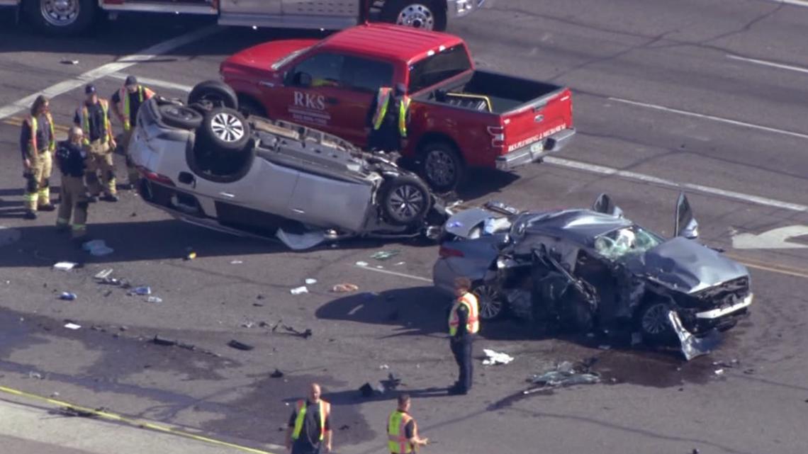 2 people dead after Phoenix car crash | 12news.com