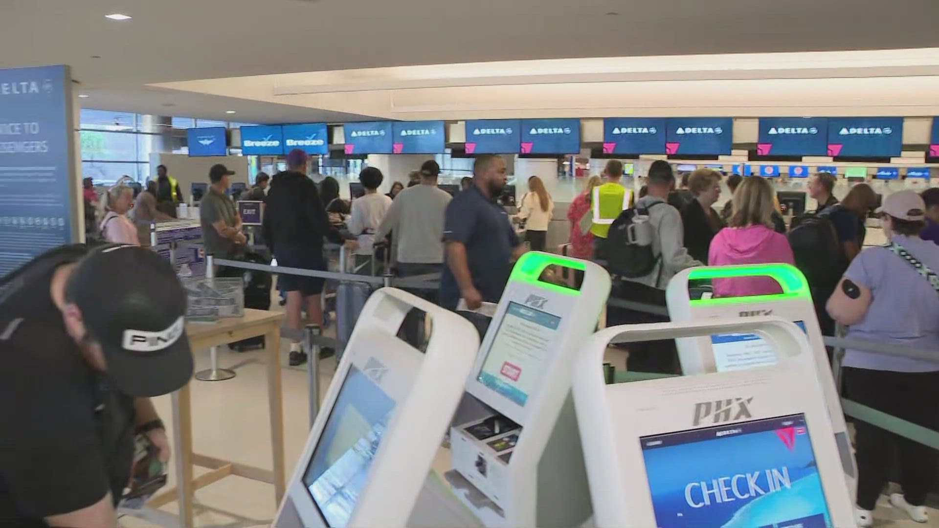 An internet issue at Sky Harbor airport is causing issues for travelers looking to check-in. Here's what we know so far.