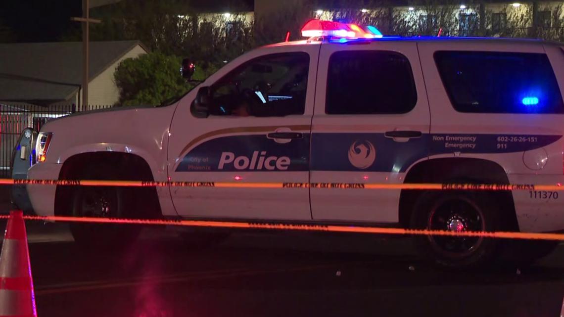 2 injured in 3-vehicle crash in north Phoenix