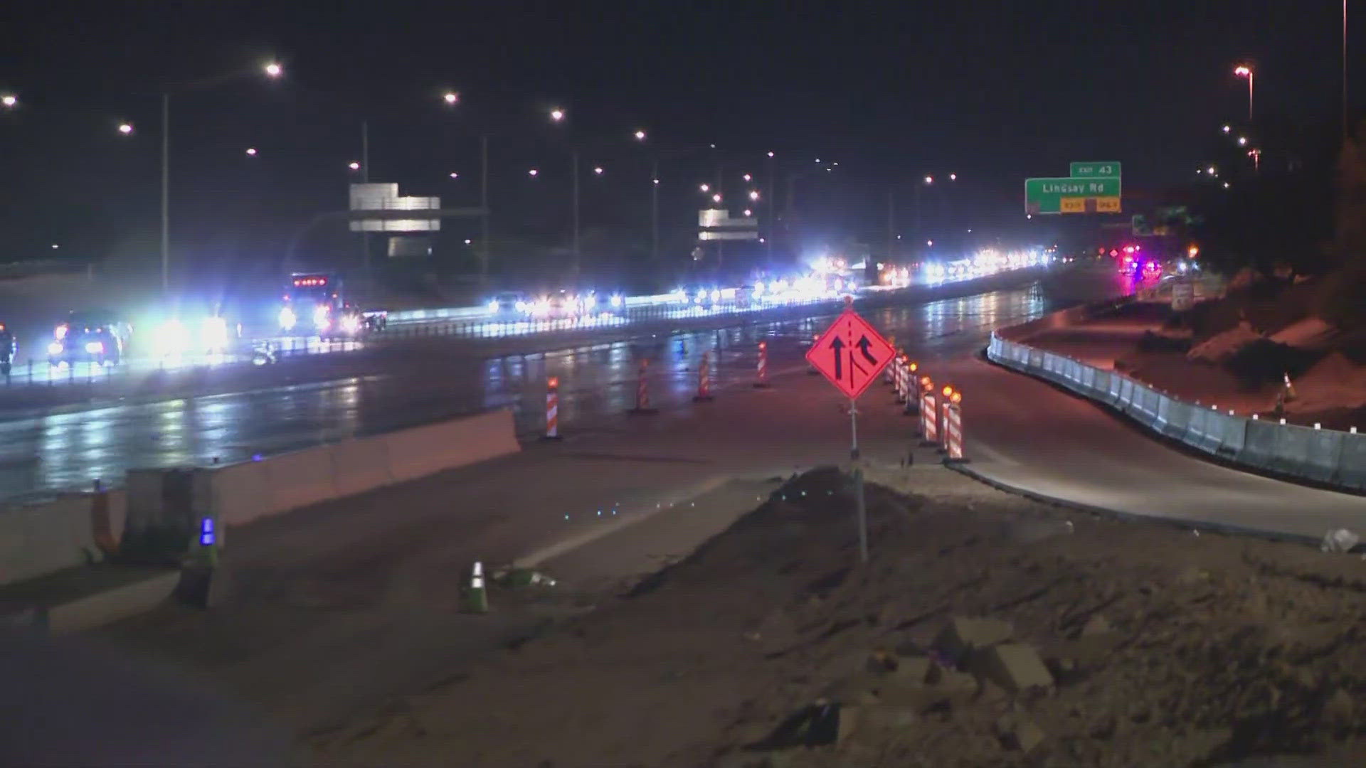 A fatal crash closed Loop 202 in both directions between Lindsay and Gilbert roads Sunday night.