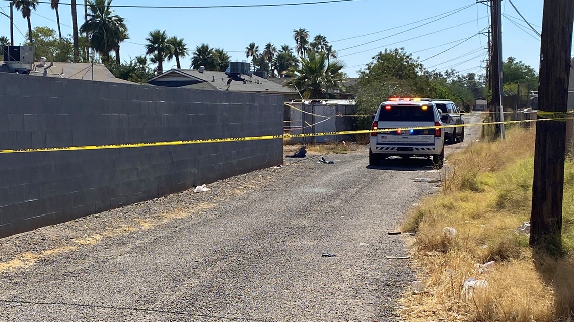 Dead body found by officers in west Phoenix, police say | 12news.com