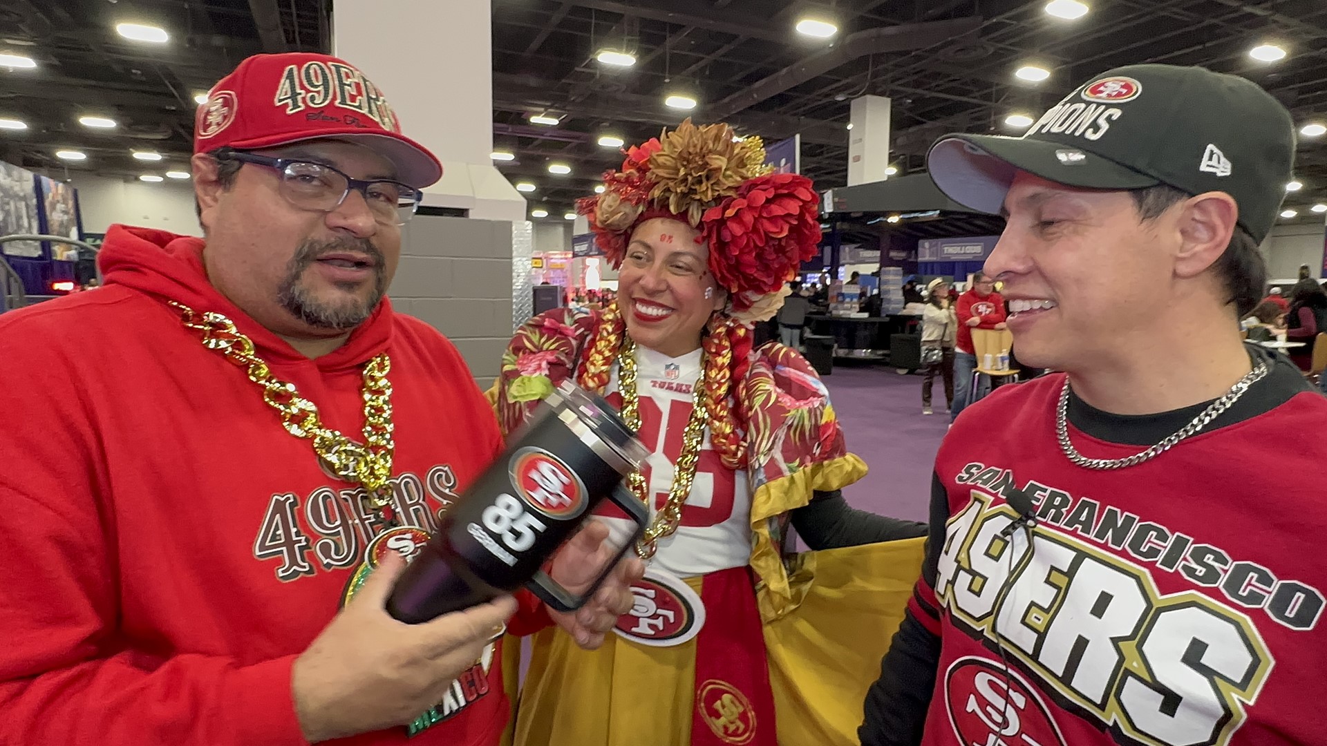 Un nutrido grupo de aficionados, viajan desde la Ciudad de México a Las Vegas para apoyar a su equipo en el Super Bowl LVIII