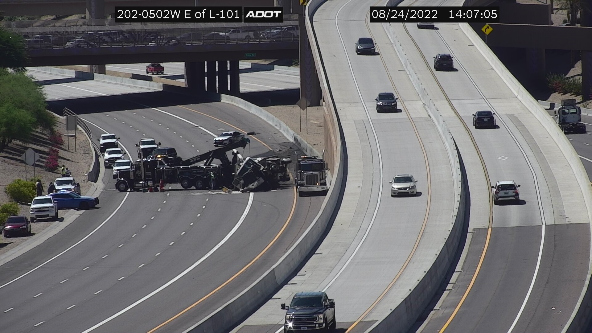 Rollover crash closes eastbound lanes of 202 near Chandler