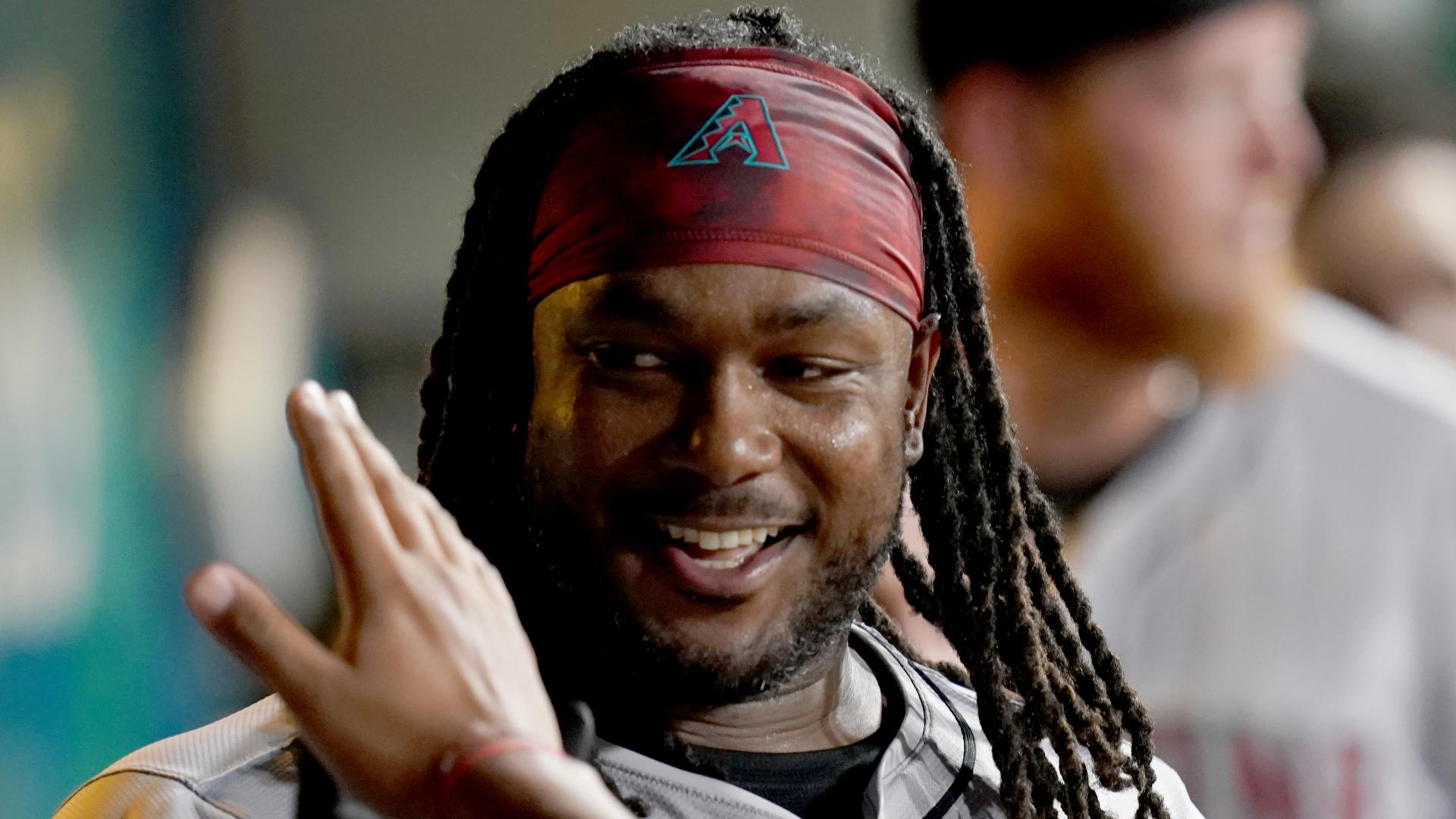 12Sports' Cameron Cox talks 1-ON-1 with Diamonbacks first baseman Josh Bell about how and why he's made fitting in with a new team look so easy.