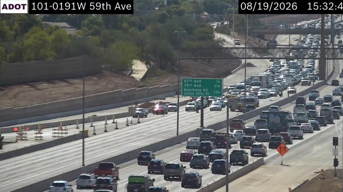 3 hospitalized after Loop 101 crash caused by tire blowout | 12news.com