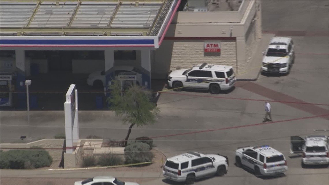 Petugas mencari Prius yang terlibat dalam penembakan polisi Phoenix