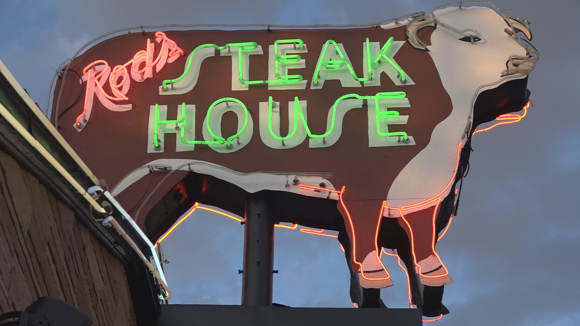 Rod's Steakhouse first fired up its grill in 1946. Now, it's once again welcoming travelers on Route 66.