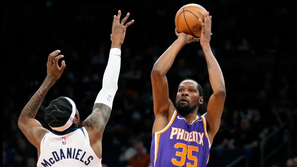 Kevin Durant dari Suns mengatasi rasa gugup dalam debutnya di kandang