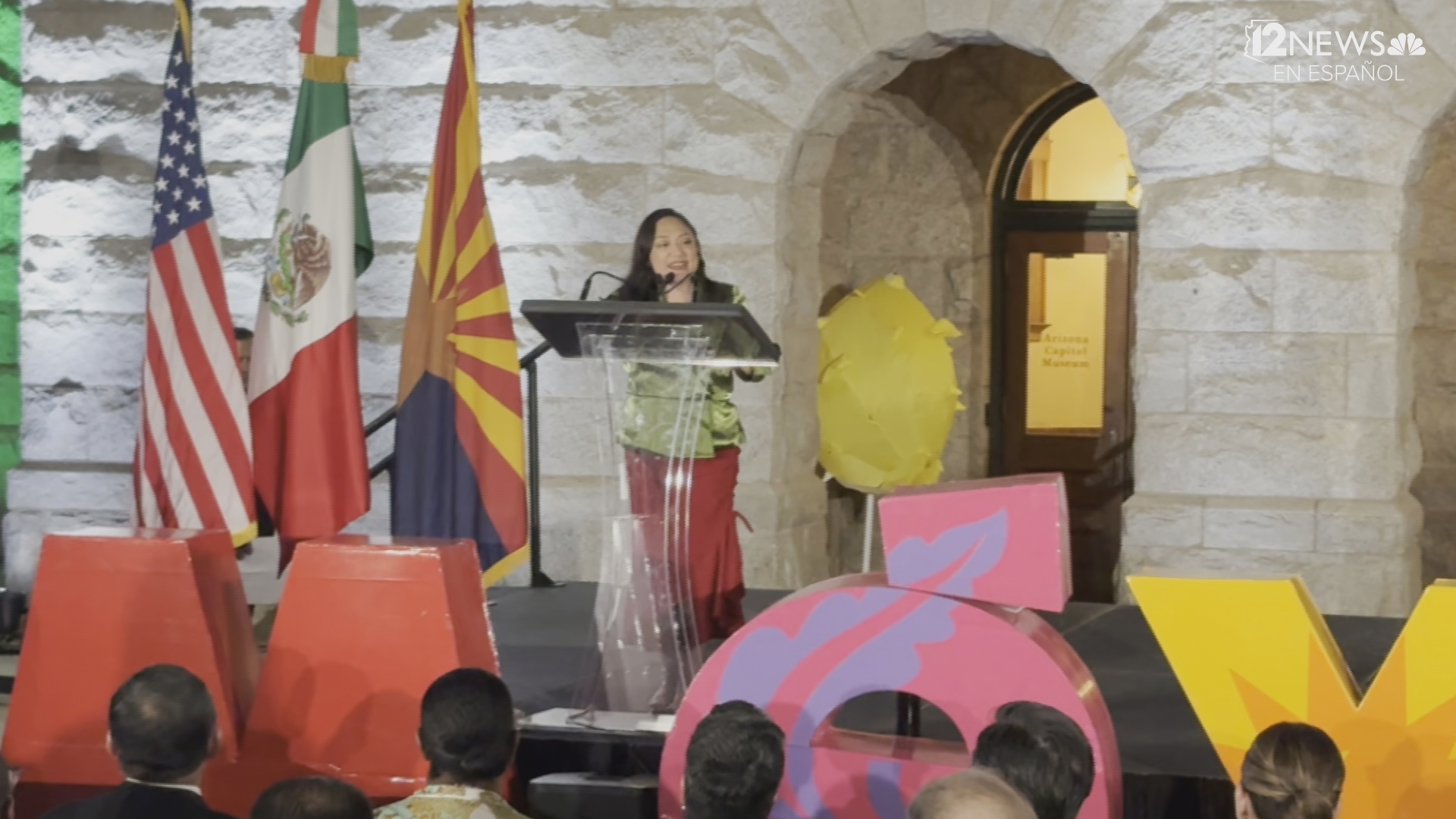 La senadora migrante en México, Karina Ruiz, se encontraba entre los invitados a la celebración de la Independencia de México en el Capitolio Estatal de Arizona.