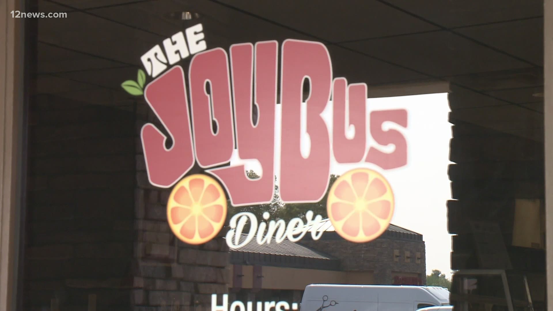 A Phoenix restaurant forced to close its doors during the COVID-19 pandemic is finding a way to operate in an extraordinary way by giving meals to cancer patients.