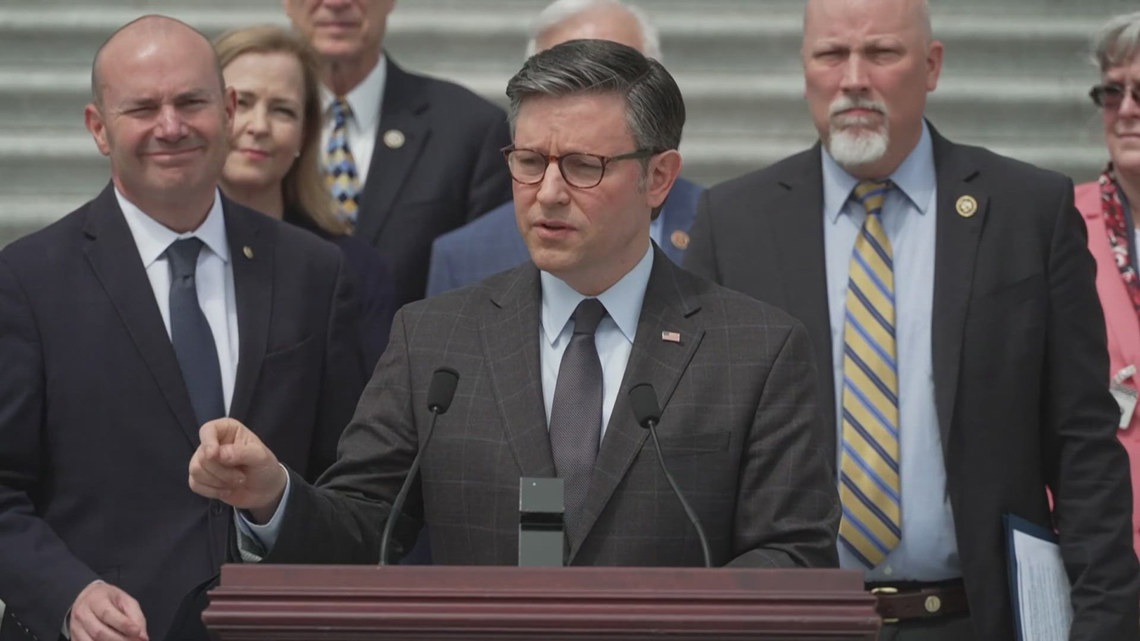 House Republicans unveil spending bill, hope to avoid shutdown | 12news.com