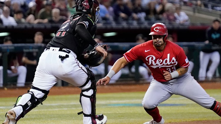 Reds score go-ahead run on 11th-inning balk, capping wild 8-7 win