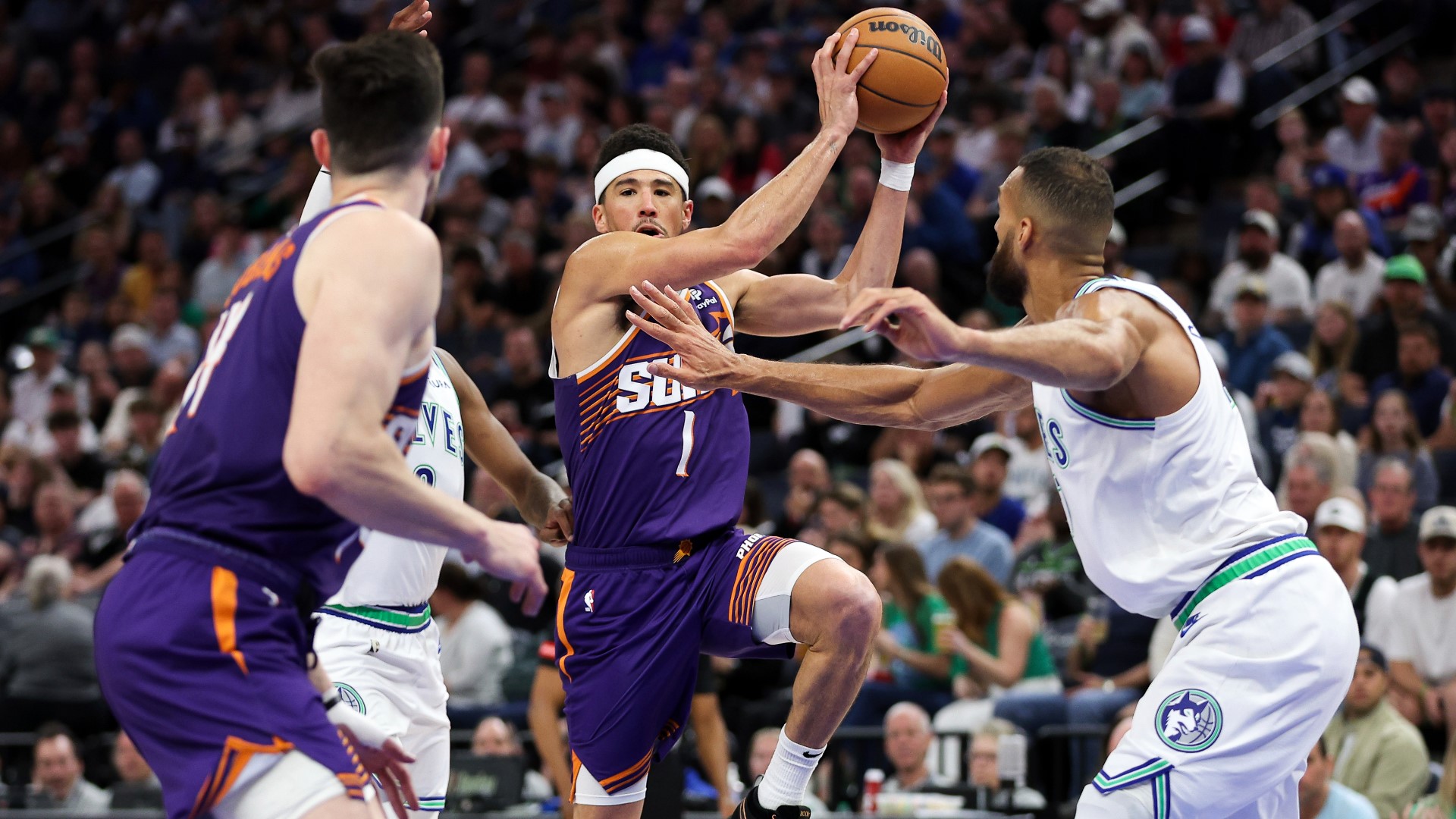Los Phoenix Suns jugarán el primero de hasta siete partidos contra los Minnesta Timberwolves el sábado.