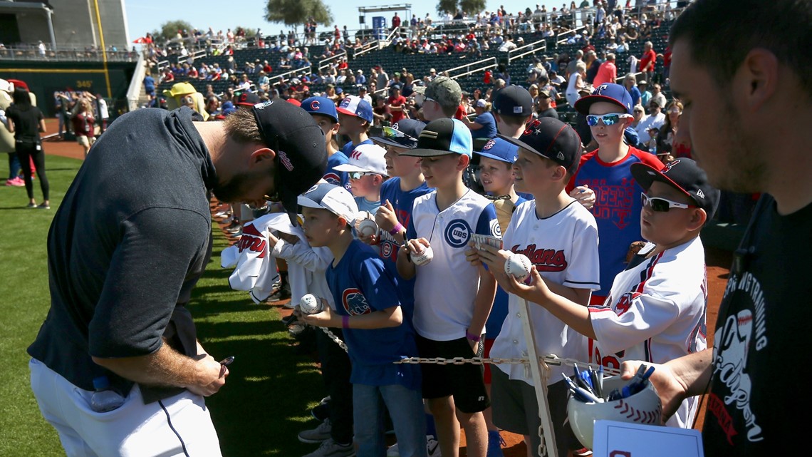 Collectors can obtain many player autographs at spring training