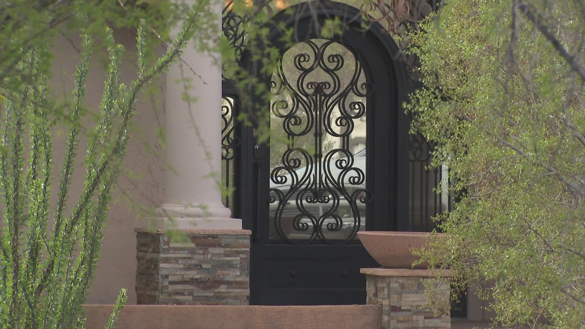 Family finds hidden camera disguised as smoke detector in Scottsdale Airbnb | 12news.com