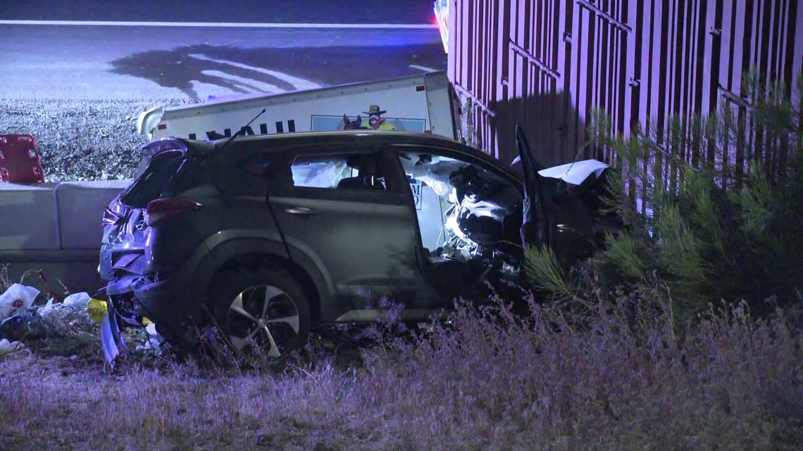 1 dead in crash involving U-Haul trailer along I-17 in north