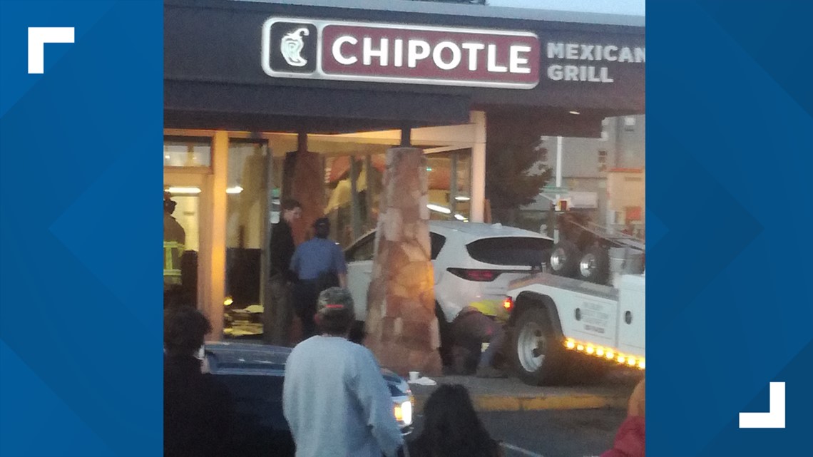 Kendaraan menabrak Flagstaff Chipotle, 4 terluka