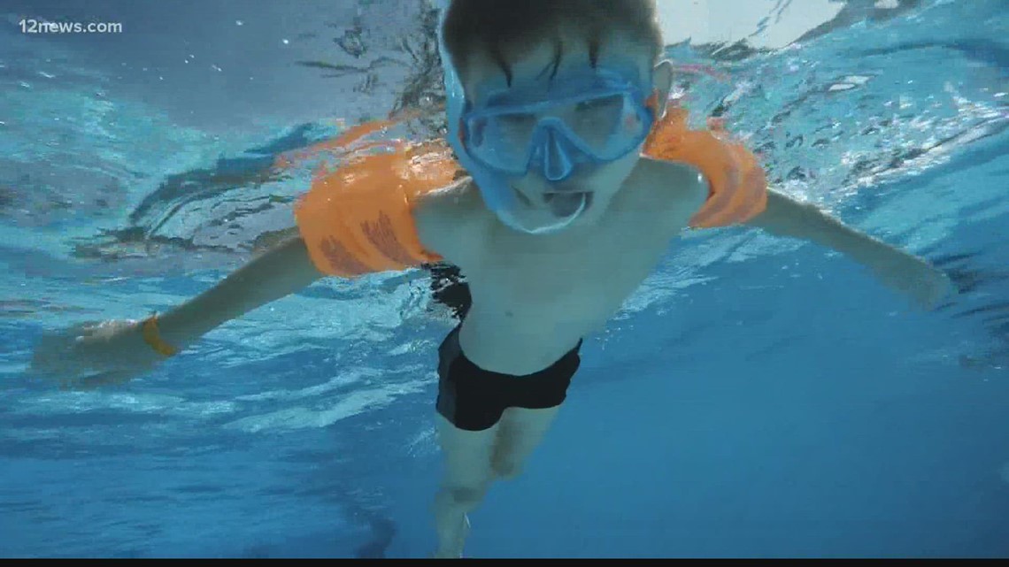 No, you don't have to wait 30 minutes after eating before swimming