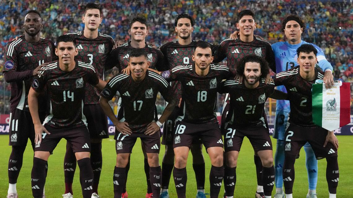 Javier Aguirre recibió un botellazo y le abrieron la cabeza