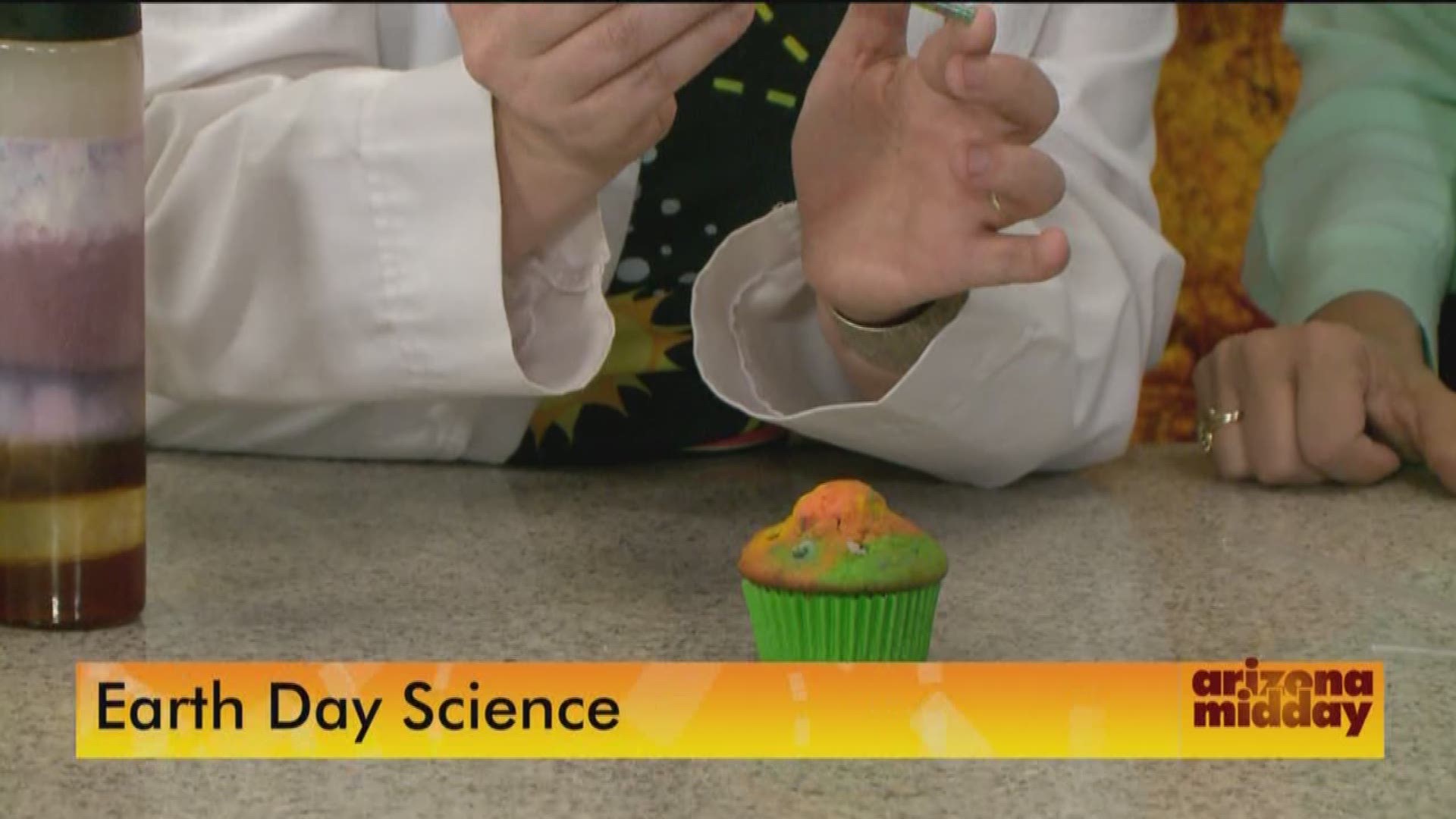 The Scientific mom Amy Oyler and her daughter Katie teach us about Earth Day using fun experiments with sweet treats.