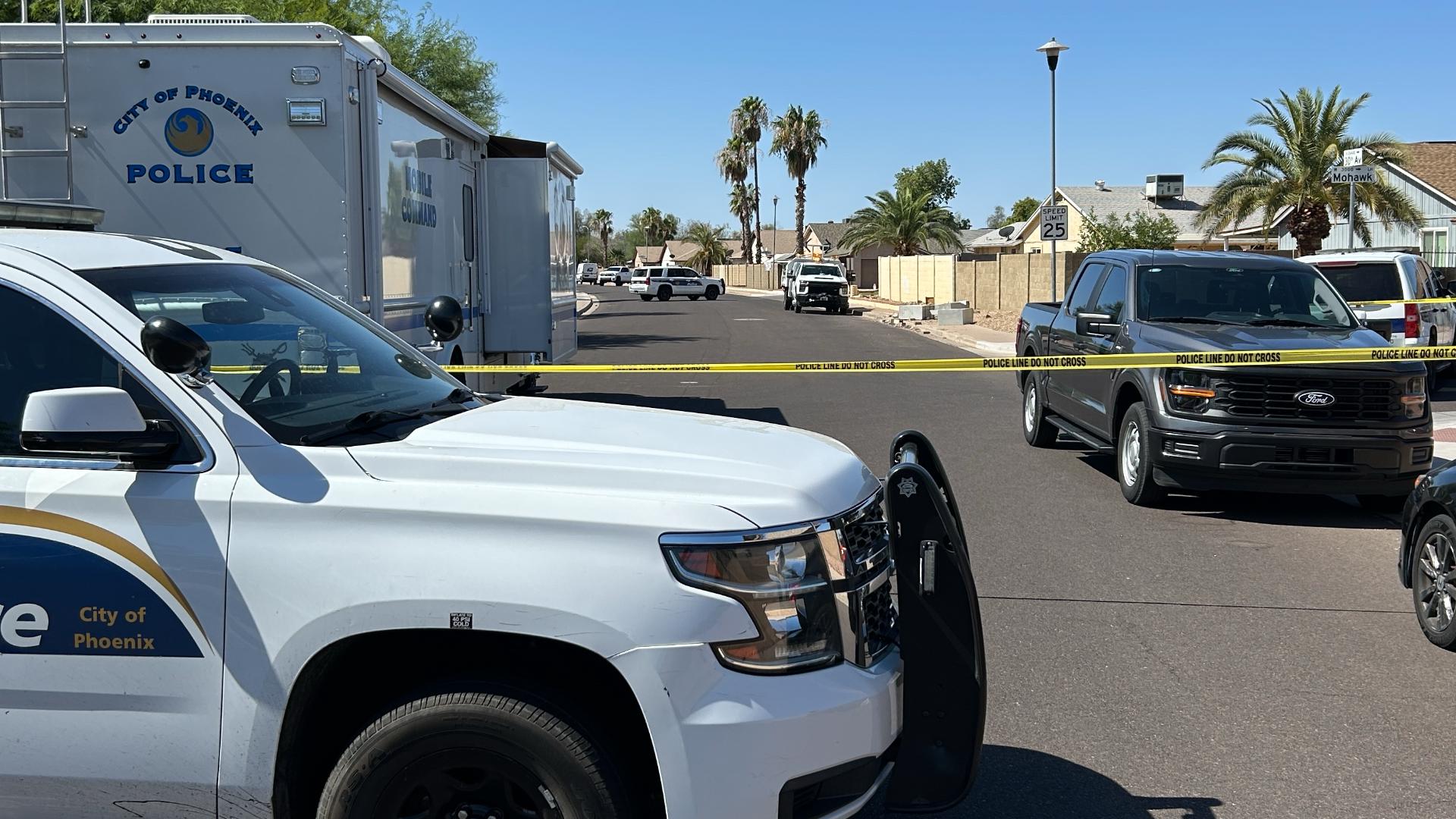 Man with gunshot wound who crashed his car in north Phoenix has died ...