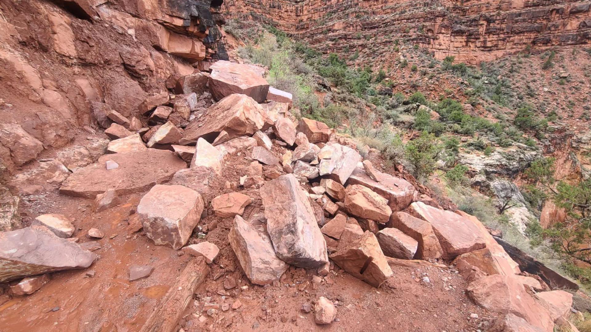 Bright Angel Trail closed because of rockfall | 12news.com