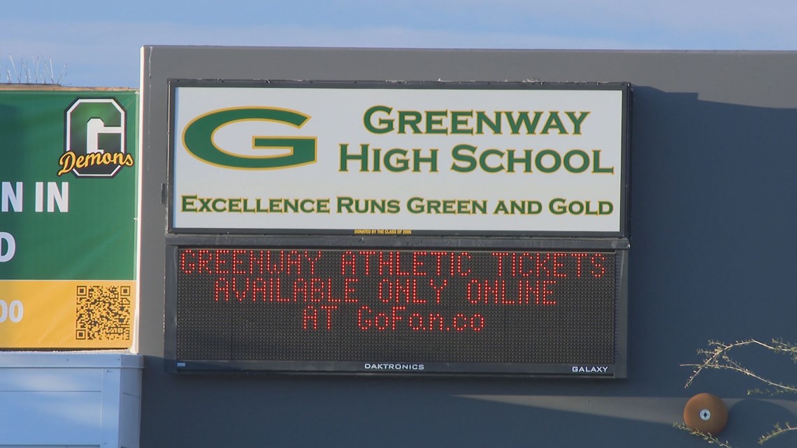 Orang tua Greenway High mempertanyakan respons terhadap ancaman sekolah