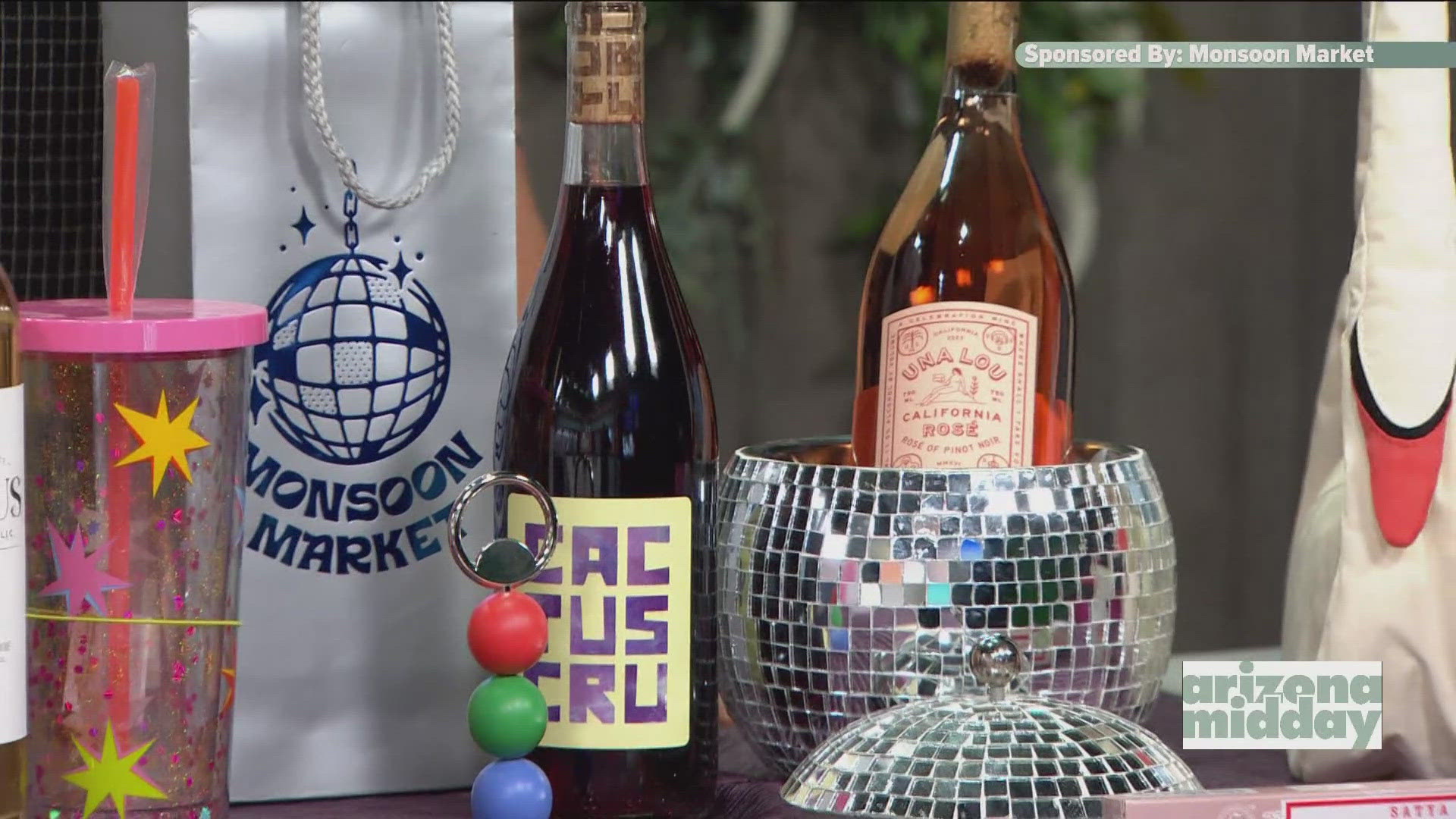 You can find natural wines, non-alcoholic beverages, snacks, gifts and so much more at this local market
