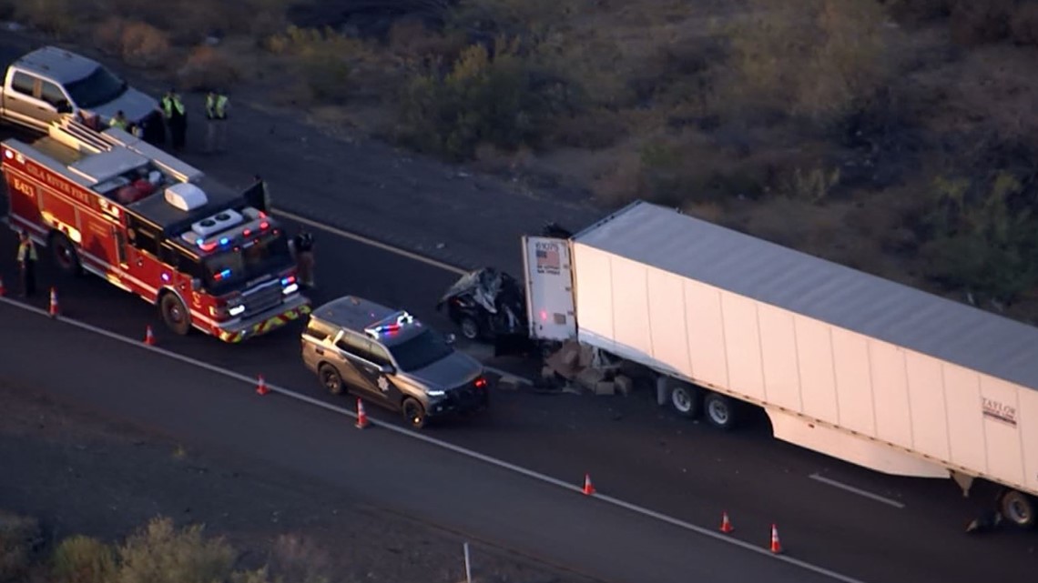 Deadly crash shuts down eastbound I10 near Casa Blanca
