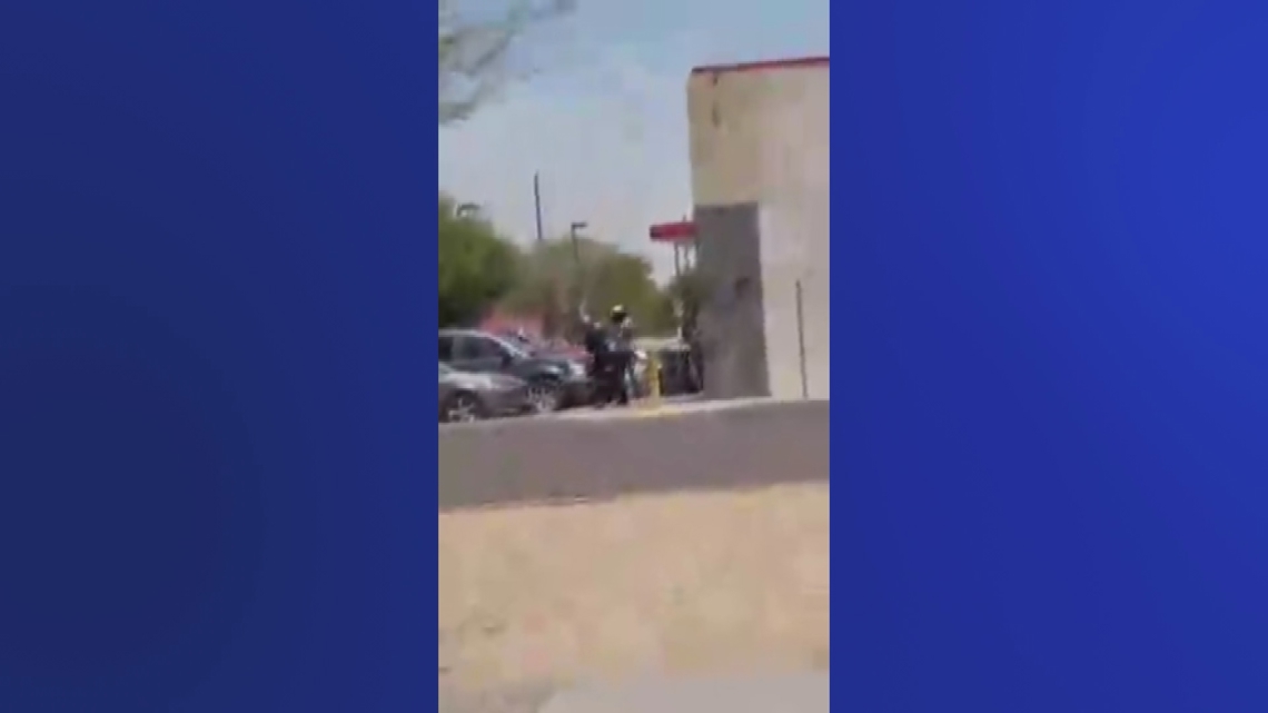 Phoenix officer attacked in assault caught on camera | 12news.com