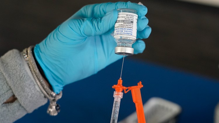 Expertos recomiendan aplicarse las vacunas actualizadas contra el COVID-19
