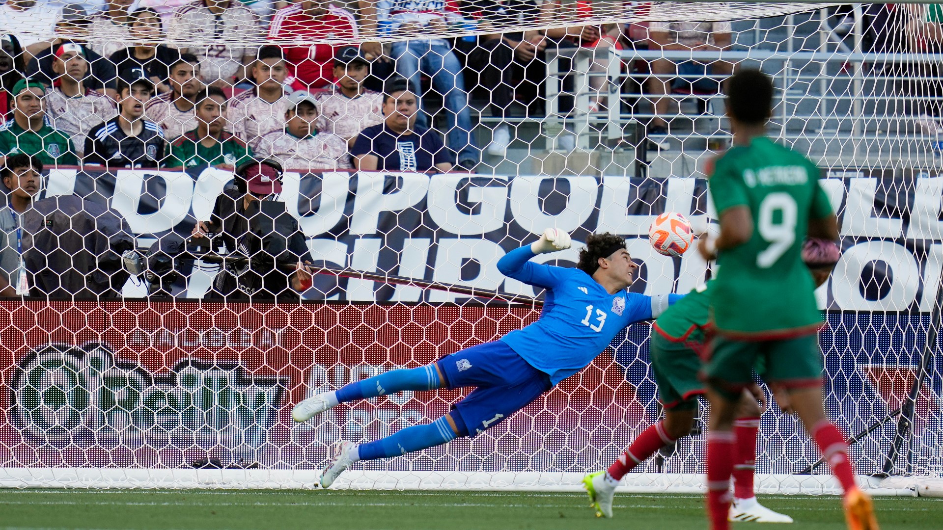 Cayeron ante Qatar por la mínima diferencia, en un juego lleno de fallas y desconcentraciones. En Cuartos de Final enfrentarán a Martinica, Costa Rica o El Salvador.