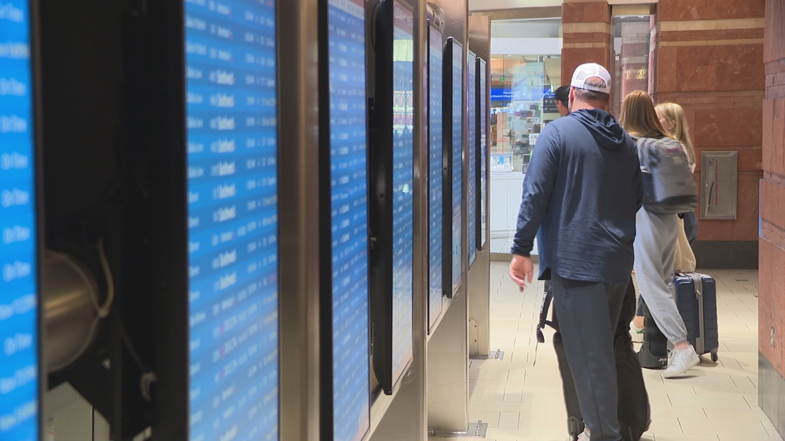More than 60 flights already cancelled at Sky Harbor Saturday