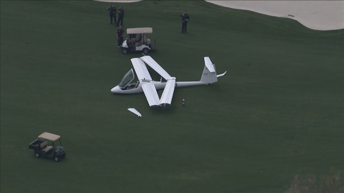 Pesawat mendarat di fairway lapangan golf dekat Scottsdale