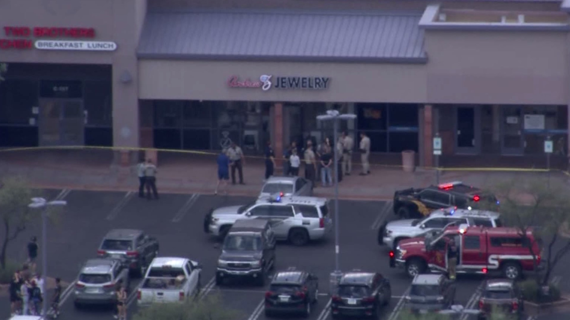 1 in stable condition after Anthem jewelry store robbery ends in
