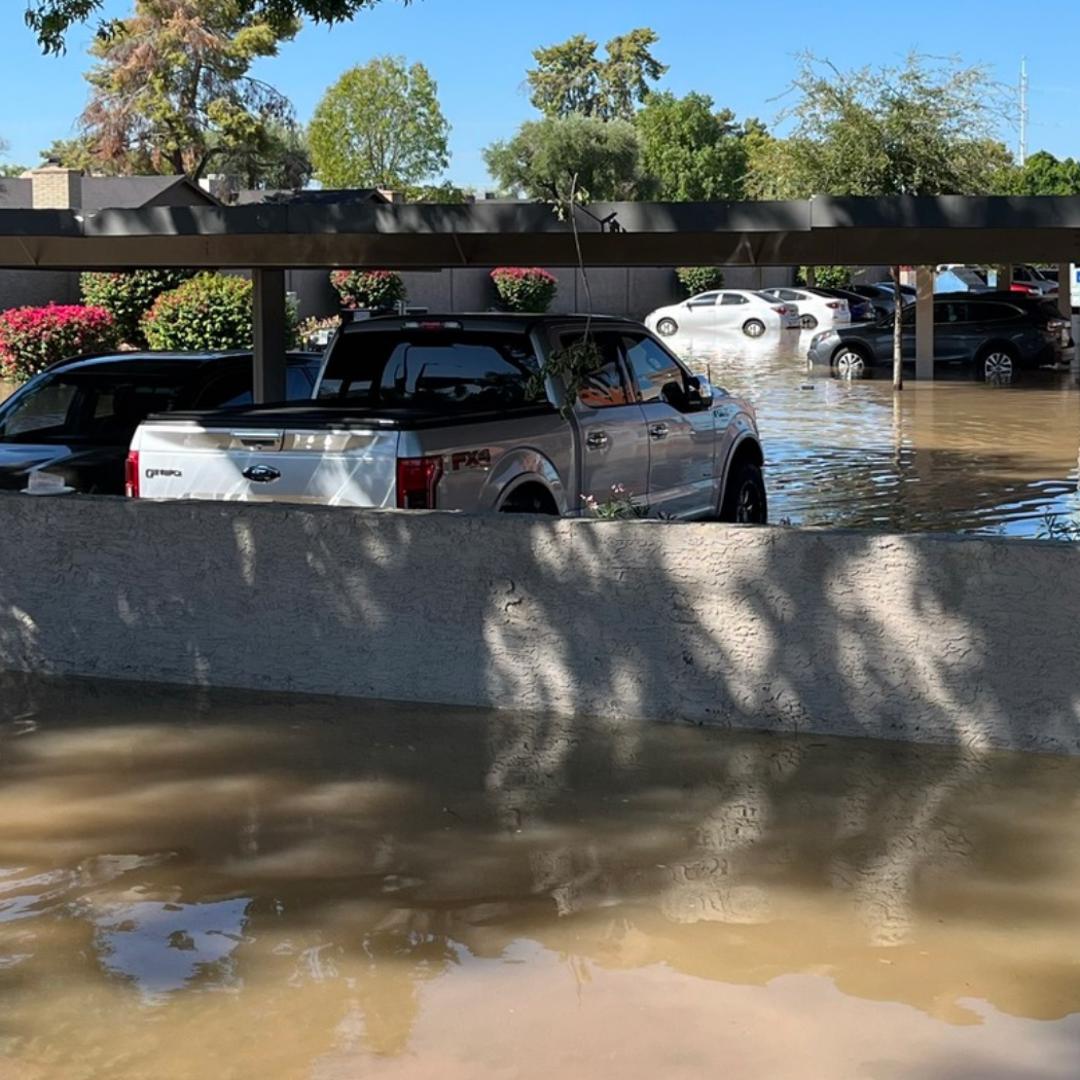 Water main break floods East Valley apartment complex | 12news.com