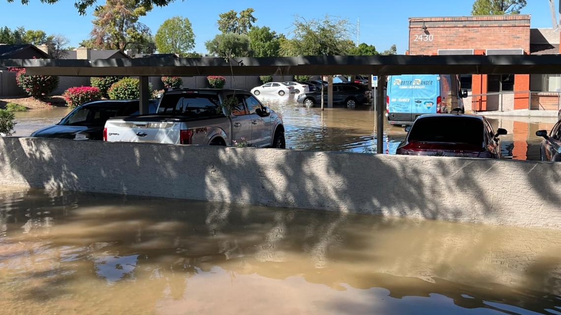 Water main break floods East Valley apartment complex | 12news.com