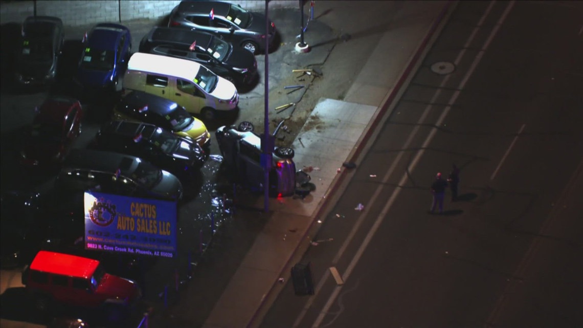 1 dead, 1 hospitalized after crash in central Phoenix | 12news.com