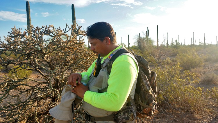 Pastor-led group seeks missing migrants in Arizona desert