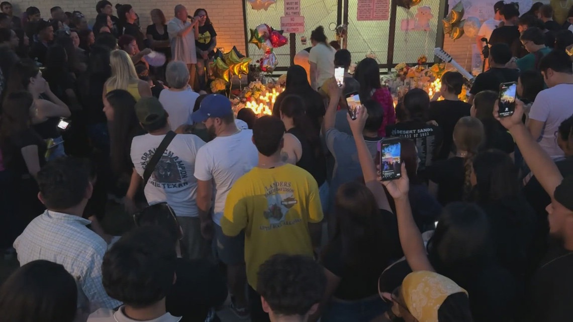 Crowd gathers to remember teen killed in school stabbing | 12news.com